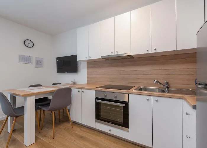 Diva アパート ザダル